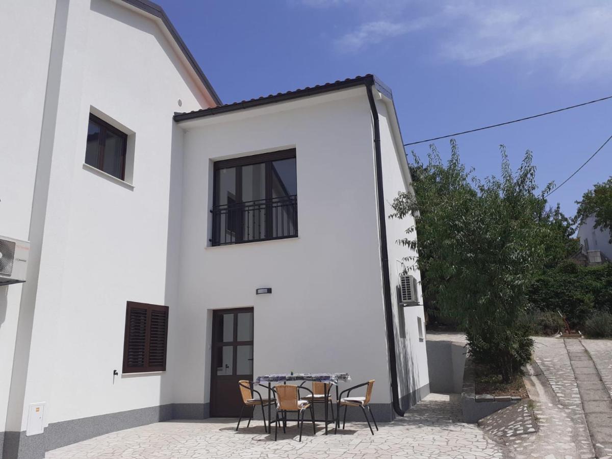 סנג' Apartman Martin מראה חיצוני תמונה
